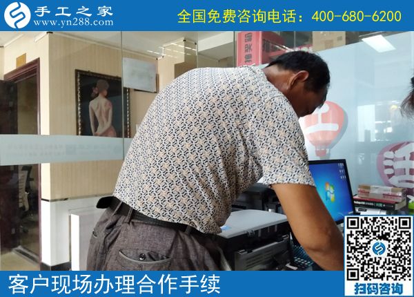 7月21日，在家賺錢的手工活，可以在家做的手工活就是珠繡串珠手工活外發(fā)，手工之家接待考察加工客戶剪影
