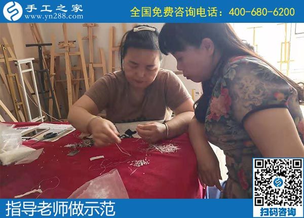 10月3日，重視產(chǎn)品質(zhì)量，正規(guī)手工活廠家是這樣做的，手工之家加工客戶針法學(xué)習(xí)實(shí)拍
