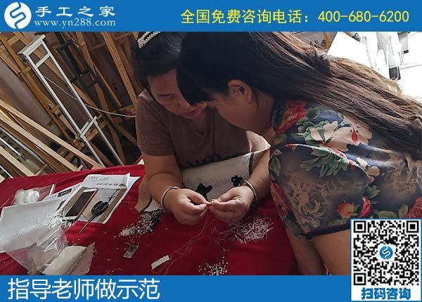 10月3日，重視產(chǎn)品質(zhì)量，正規(guī)手工活廠家是這樣做的，手工之家加工客戶針法學(xué)習(xí)實(shí)拍
