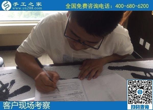 8月15日，手工活拿回家做要掙錢，越來越多的人選擇了這里外發(fā)手工活，手工之家接待考察合作加工客戶剪影