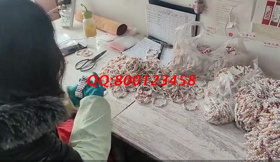 12月29日，拿回家做的手工活大批有，沒有技術(shù)門檻，老人也能做。手工之家倉庫日常工作實拍