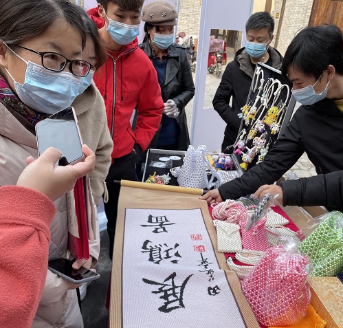 祝福三·八婦女節(jié)，勵志珠珠繡添風采！------記手工之家參加“幸福叢臺、巾幗添彩”手工藝品展