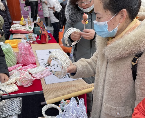 祝福三·八婦女節(jié)，勵志珠珠繡添風采！------記手工之家參加“幸福叢臺、巾幗添彩”手工藝品展