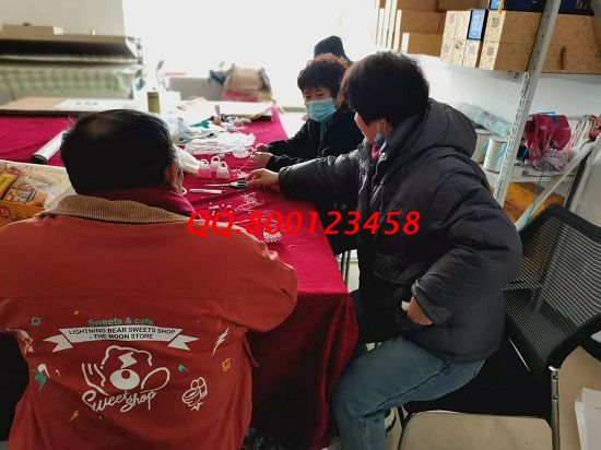 3月10日，正規(guī)供料的手工活，在家做的手工活，這里的合作模式和服務(wù)都好，考察合作加工客戶(hù)現(xiàn)場(chǎng)學(xué)習(xí)剪影