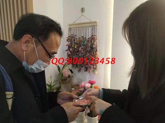 3月15日，手工活拿回家做，手工加工回收項(xiàng)目就是珠繡外發(fā)手工活，手工之家接待考察加工客戶剪影