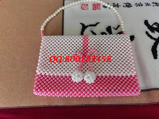 4月1日，拿回家做的手工活，手工活掙錢，敬業(yè)的企業(yè)手工之家更適宜合作，勵志珠珠繡新款珠包實拍