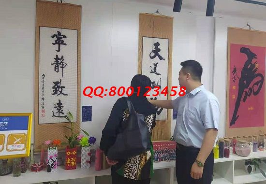 可以帶回家做的手工活兼職，她看著店做珠繡多了一份收入