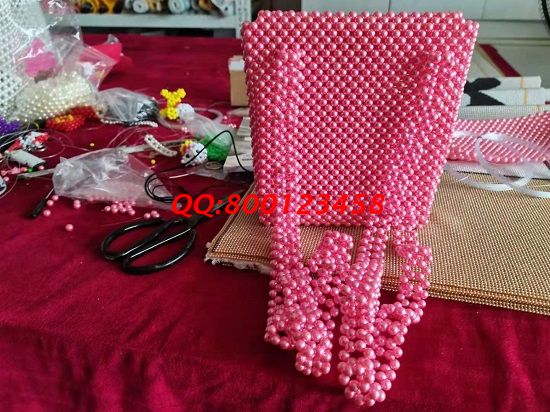 6月26日，靠譜的手工活加工項(xiàng)目，找可以寄到家做的手工活應(yīng)該知道這些，圖為勵(lì)志珠珠繡新款珠包成品實(shí)拍