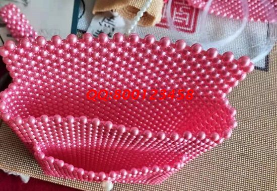 6月26日，靠譜的手工活加工項(xiàng)目，找可以寄到家做的手工活應(yīng)該知道這些，圖為勵(lì)志珠珠繡新款珠包成品實(shí)拍