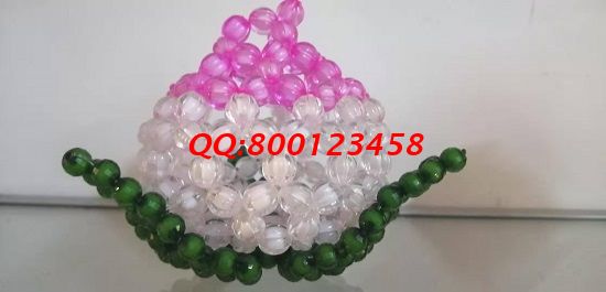 8月10日，就業(yè)創(chuàng)業(yè)好項(xiàng)目，拿回家做的手工活，手工之家的手工活代理加工項(xiàng)目很受大家的歡迎，圖為勵(lì)志珠珠繡串珠產(chǎn)品實(shí)拍