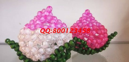 8月10日，就業(yè)創(chuàng)業(yè)好項(xiàng)目，拿回家做的手工活，手工之家的手工活代理加工項(xiàng)目很受大家的歡迎，圖為勵(lì)志珠珠繡串珠產(chǎn)品實(shí)拍