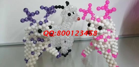 8月17日，找正規(guī)可靠的手工活加工項目，手工之家的手工活代理加工項目造福了很多人，圖為勵志珠珠繡串珠小飾品實拍