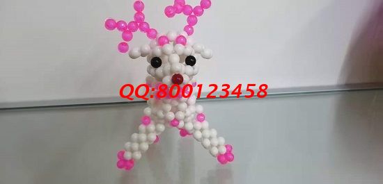 8月17日，找正規(guī)可靠的手工活加工項目，手工之家的手工活代理加工項目造福了很多人，圖為勵志珠珠繡串珠小飾品實拍