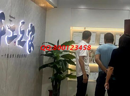 8月21日，產(chǎn)品種類多，手工技能簡(jiǎn)單，可以寄到家做的手工活，勵(lì)志珠珠繡手工活外發(fā)加工項(xiàng)目大家都可以做，圖為手工之家接待考察加工客戶剪影