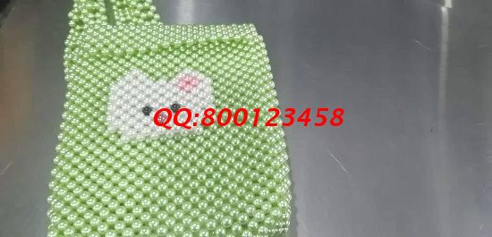 9月14日，正規(guī)供料的手工活，選外發(fā)手工活就要找正規(guī)企業(yè)、合適的手工，圖為勵志珠珠繡串珠產(chǎn)品（珠包）實拍