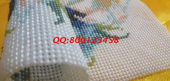 9月15日，前期培訓(xùn)到位，驗(yàn)收標(biāo)準(zhǔn)明確，手工之家這個拿回家做的手工活這樣保證產(chǎn)品合格，圖為勵志珠珠繡成品細(xì)節(jié)實(shí)拍