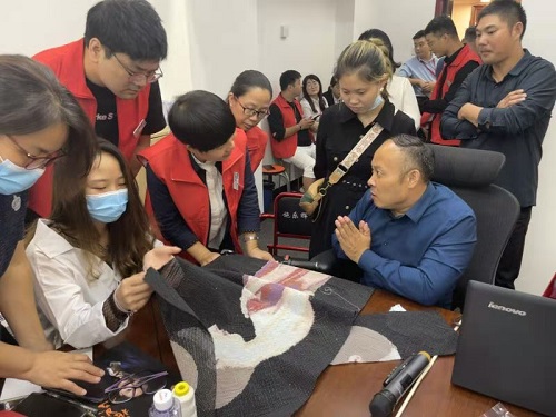 10月4日，拿回家做的手工活，珠繡串珠手工活代理加工項目的加工材料都有啥？看看就知道，圖為手工之家第五期優(yōu)秀繡娘培訓會剪影