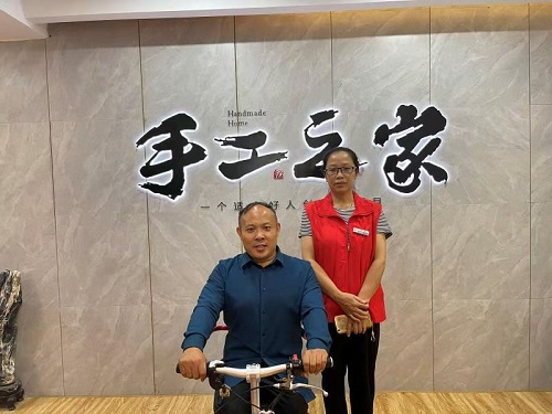 10月7日，正規(guī)可靠，拿回家做的手工活，可以寄到家做的手工活代理加工項(xiàng)目，就選這里，圖為手工之家優(yōu)秀繡娘培訓(xùn)會剪影