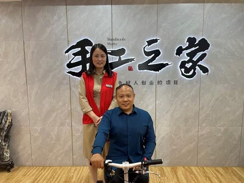 10月7日，正規(guī)可靠，拿回家做的手工活，可以寄到家做的手工活代理加工項(xiàng)目，就選這里，圖為手工之家優(yōu)秀繡娘培訓(xùn)會剪影