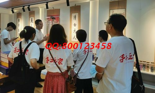 10月11日，想接正規(guī)廠家的手工活，找拿回家做的手工活，看好這兩點(diǎn)，可以放心選擇了，圖為手工之家優(yōu)秀繡娘往期培訓(xùn)會剪影