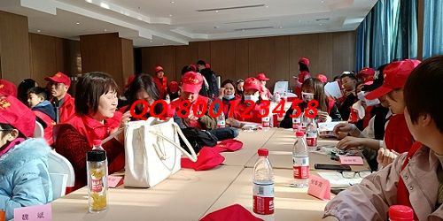 10月11日，想接正規(guī)廠家的手工活，找拿回家做的手工活，看好這兩點(diǎn)，可以放心選擇了，圖為手工之家優(yōu)秀繡娘往期培訓(xùn)會剪影
