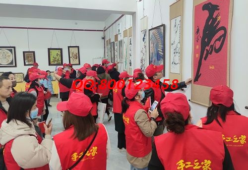 11月27日，可以帶回家做的手工活，手工活代加工，選擇非遺傳統(tǒng)珠繡就對了，圖為手工之家優(yōu)秀繡娘歷次線下培訓(xùn)會(huì)剪影