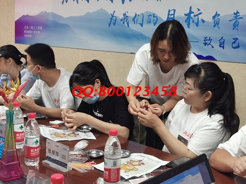 11月27日，可以帶回家做的手工活，手工活代加工，選擇非遺傳統(tǒng)珠繡就對了，圖為手工之家優(yōu)秀繡娘歷次線下培訓(xùn)會(huì)剪影