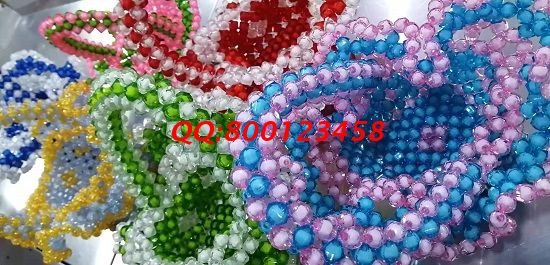 11月6日，在家做手工活掙錢，可以寄到家做的手工活代理加工項目，就選這個正規(guī)可靠、制度完善的手工之家，圖為勵志珠珠繡串珠成品實拍