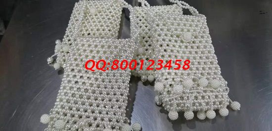 11月12日，多發(fā)材料，拿回家做的手工活，這個手工活外發(fā)加工企業(yè)一直這樣做，圖為勵志珠珠繡手工珠包成品實拍