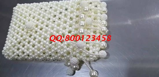 11月12日，多發(fā)材料，拿回家做的手工活，這個手工活外發(fā)加工企業(yè)一直這樣做，圖為勵志珠珠繡手工珠包成品實拍