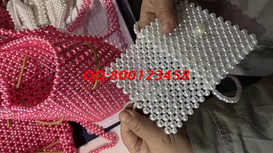 11月28日，可以寄到家做的手工活，在家做手工活掙錢就來手工之家，圖為成品倉庫驗(yàn)收的勵(lì)志珠珠繡珠包產(chǎn)品實(shí)拍(圖2)