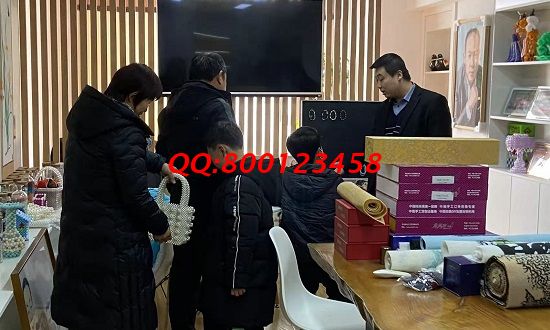 2月18日，家庭手工加工活回收，可以拿回家做的手工，來手工之家手工活接單平臺，圖為手工之家接待加工客戶現(xiàn)場考察合作剪影