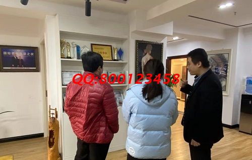 2月24日，在家做手工加工活，手工之家的珠繡串珠外發(fā)手工活，是在家手工活，圖為手工之家接待考察合作加工客戶剪影