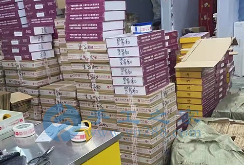 2月26日，在家做手工活靠譜，創(chuàng)意珠繡串珠手工活外發(fā)加工項(xiàng)目就來十多年的手工企業(yè)，圖為手工之家倉儲部日常工作剪影