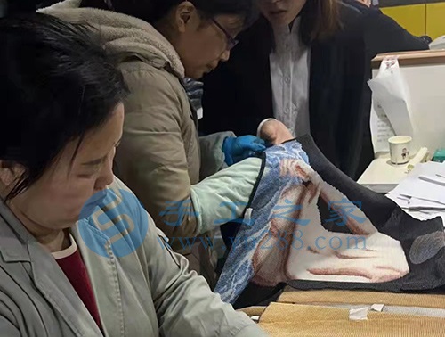 2月26日，在家做手工活靠譜，創(chuàng)意珠繡串珠手工活外發(fā)加工項(xiàng)目就來十多年的手工企業(yè)，圖為手工之家倉儲部日常工作剪影