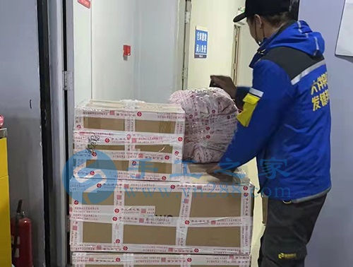 2月26日，在家做手工活靠譜，創(chuàng)意珠繡串珠手工活外發(fā)加工項(xiàng)目就來十多年的手工企業(yè)，圖為手工之家倉儲部日常工作剪影