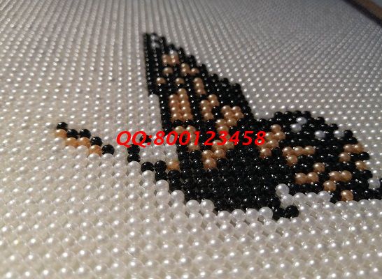 3月4日，想找手工活外發(fā)加工，把手工活拿回來做，選擇手工之家，就要行動、就要好好做，圖為勵志珠珠繡成品細(xì)節(jié)實(shí)拍