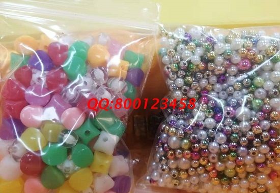 3月5日，手工工藝品在家兼職都能干，可以寄到家做的手工活，很多人選手工之家的珠繡串珠手工，圖為勵志珠珠繡串珠手工多款繡珠剪影