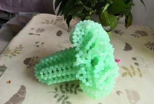 3月12日，穩(wěn)定可靠的手工活加工項(xiàng)目，正規(guī)外發(fā)手工活，選擇十多年的手工企業(yè)手工之家，圖為勵(lì)志珠珠繡串珠成品實(shí)拍