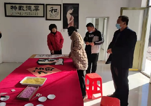 讓農(nóng)民農(nóng)閑時(shí)有份收入，他們這樣去做了 --- --- 記手工之家與邯鄲邱縣某村合作的手工培訓(xùn)室落地