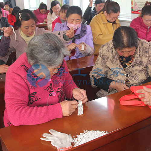 正規(guī)手工活外發(fā)加工，常年供料到家，為許多人解決居家就業(yè)、創(chuàng)業(yè)(圖1)