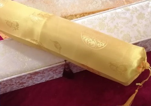 4月1日，手工活在家兼職也能干，這個(gè)拿回家做的手工活的珠繡產(chǎn)品怎么用？圖為勵(lì)志珠珠繡串珠手工（一款）成品外包裝剪影