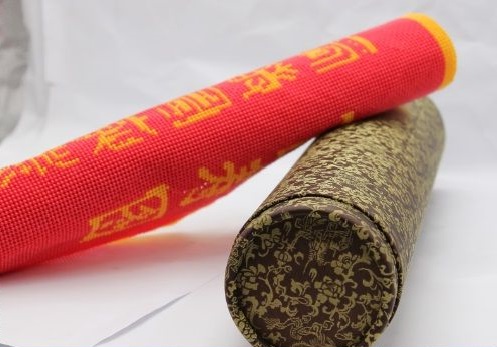 4月6日，拿回家做的手工活，沒(méi)有季節(jié)性的困擾，不受天氣的影響，珠繡串珠手工活外發(fā)加工項(xiàng)目很受歡迎，圖為勵(lì)志珠珠繡串珠手工產(chǎn)品剪影(圖3)