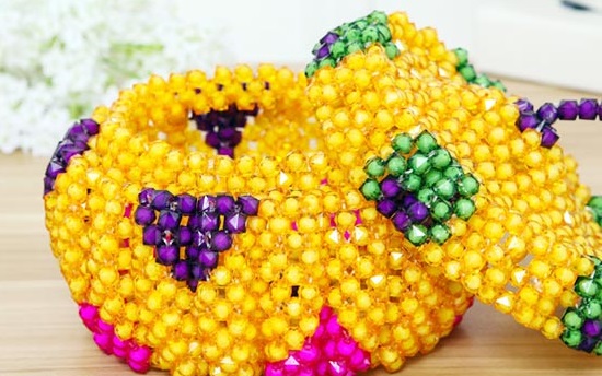 5月23日，手工活拿回家做，在家做手工兼職，手工之家的手工產(chǎn)品驗收，標(biāo)準(zhǔn)寫的真清楚，圖為勵志珠珠繡串珠手工產(chǎn)品剪影 