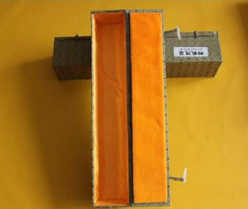 6月11日，手工活外發(fā)加工，正規(guī)手工活大批量外發(fā)加工，手工之家對(duì)珠繡手工的專業(yè)和全面，圖為勵(lì)志珠珠繡手工產(chǎn)品外包裝剪影
