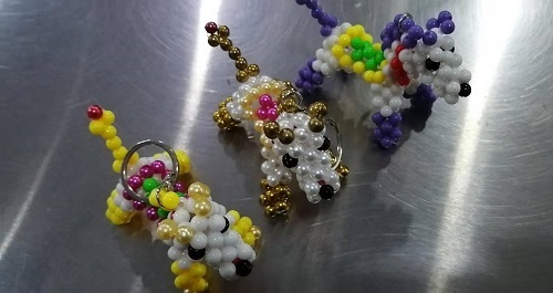 6月14日，全國正規(guī)手工活平臺有哪些，農(nóng)村手工活加工項目代，手工之家實現(xiàn)創(chuàng)業(yè)夢想的好地方，圖為勵志珠珠繡串珠手工產(chǎn)品剪影