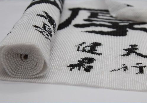 6月24日，農(nóng)村手工活外發(fā)加工，簡單好做的串珠手工活兼職，對于這個人群來說，手工之家的手工活可以個人做，也適合組織人一起做，圖為勵志珠珠繡手工產(chǎn)品細(xì)節(jié)剪影