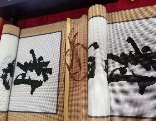 7月6日，手工活拿回家做，代加工手工活，手工之家的非遺傳統(tǒng)手工珠繡給人榮譽感、成就感，圖為勵志珠珠繡串珠手工產品剪影
