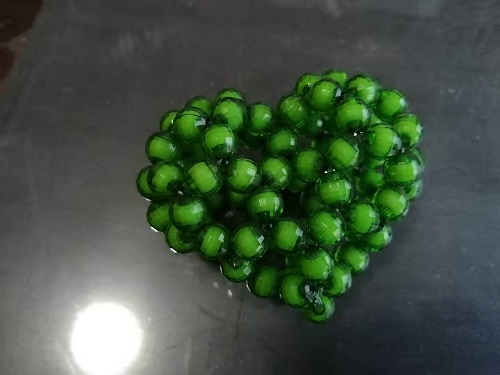 7月20日，在家做的手工活正規(guī)平臺(tái)，手工活外發(fā)加工正規(guī)的廠家，每一次成品銷售手工之家都是全力的，圖為勵(lì)志珠珠繡串珠手工產(chǎn)品剪影 