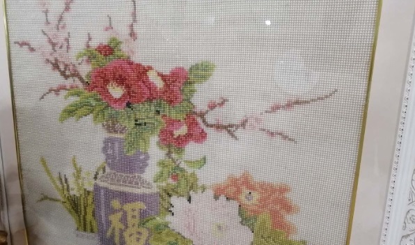 8月4日，手工活外發(fā)加工正規(guī)的廠家，可以在家做的手工活，實事求是，具體對待，手工之家的服務(wù)這樣做很好，圖為勵志珠珠繡串珠手工產(chǎn)品剪影